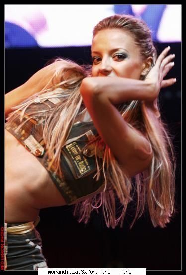 ruxandra danseaza oana...as vrea idul ei...