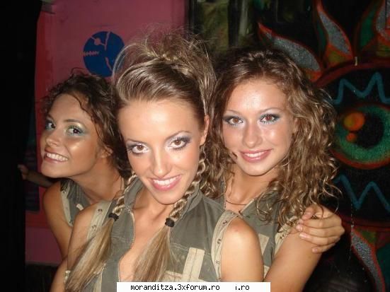 am mai gasit o poza cu ea....si cu ruxy normal.. ;) anda