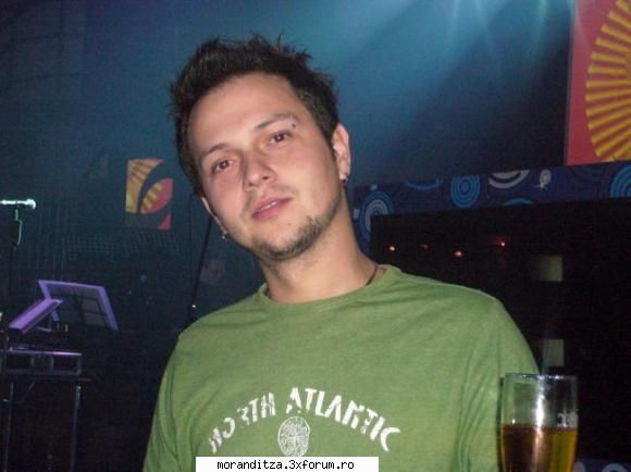 el este alex tobosarul trupei .zero ji al bandului din emisiunea happy este trupa .zero_:)) .zero